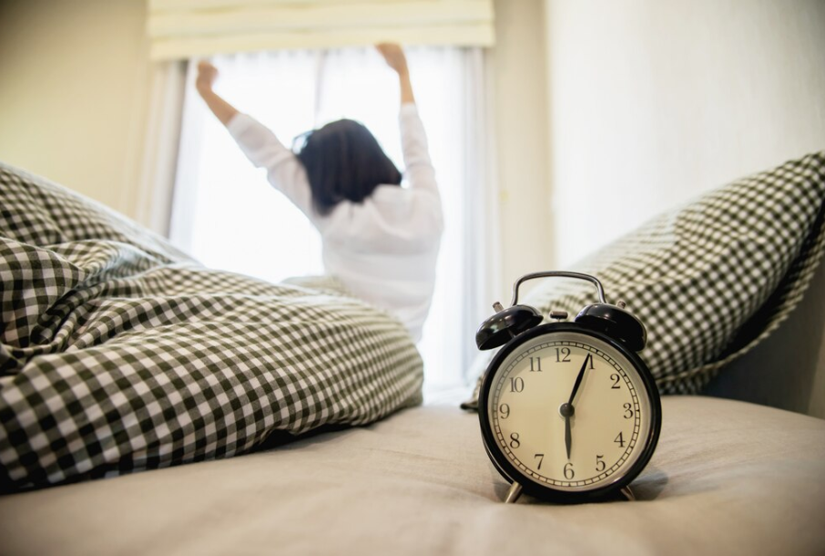 Ranní rituály: Probuzení a cvičení