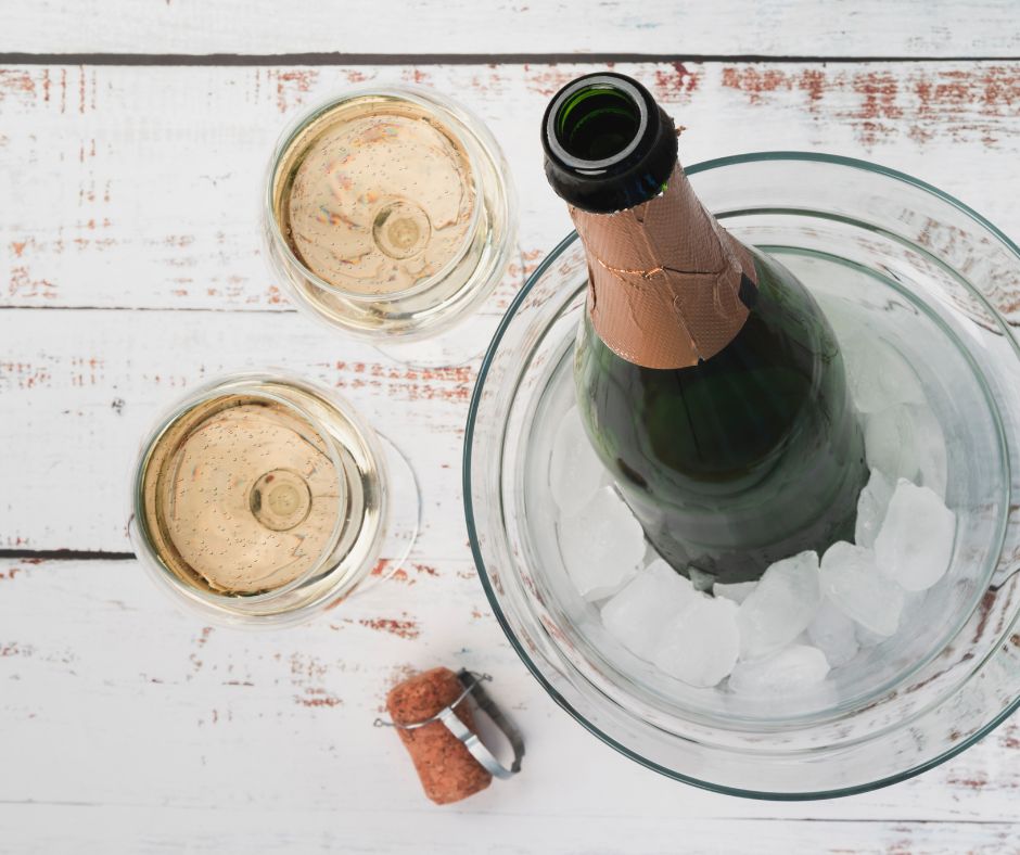 Jak správně chladit víno v létě: Letní tipy pro milovníky vína