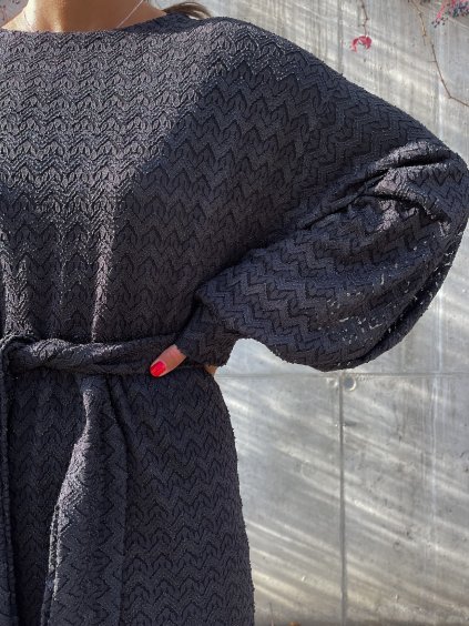 CELOKRAJKOVÉ ŠATY S PÁSKEM