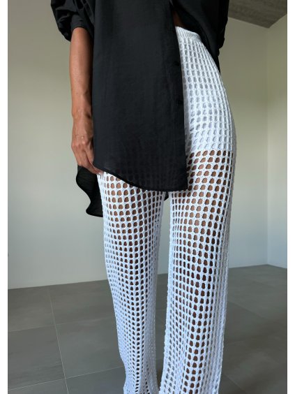 HÁČKOVANÉ KALHOTY white