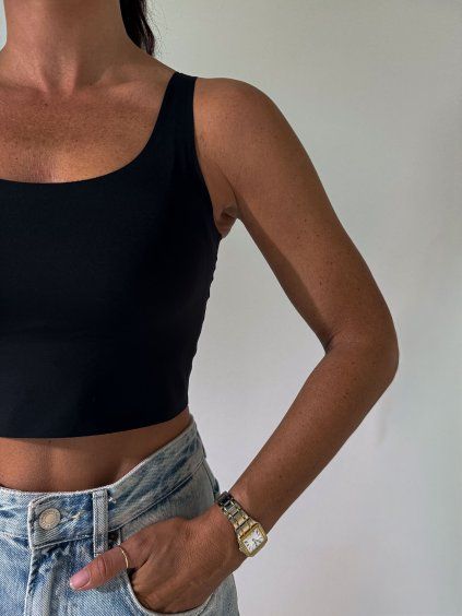 STRETCHOVÝ CROP TOP black