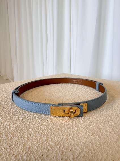 KOŽENÝ POSUVNÝ SLIM PÁSEK SE ZLATOU SPONOU light blue