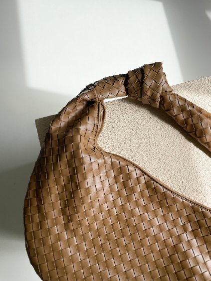 PROPLÉTANÁ KABELKA PŘES RAMENO  taupe