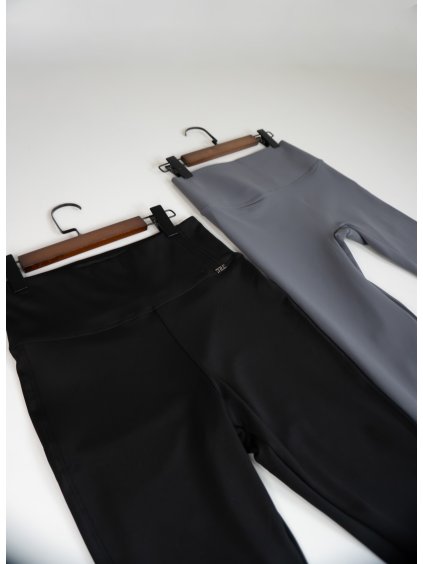 VYTEPLENÉ LEGÍNY black