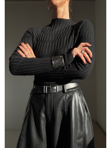 ŽEBROVANÝ SVETŘÍKOVÝ TOP black