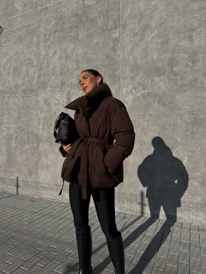 PROŠÍVANÁ BUNDA S PÁSKEM brown