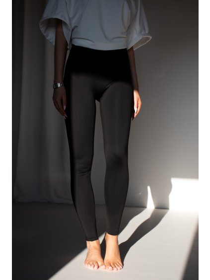 VYTEPLENÉ LEGÍNY black