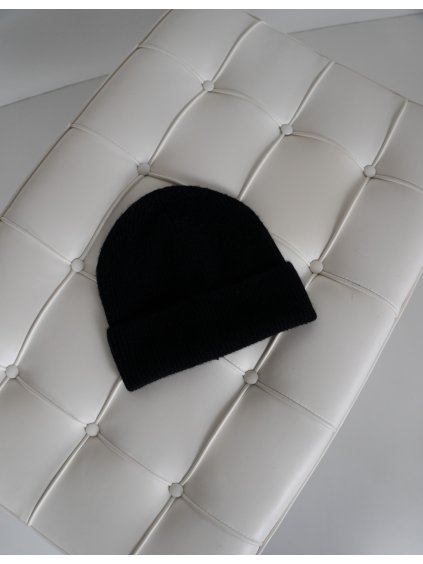 ČEPICE S VYSOKÝM PODÍLEM VLNY black