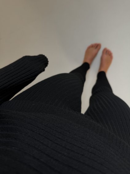 ŽEBROVANÝ KOMPLET SVETŘÍK + LEGÍNY black