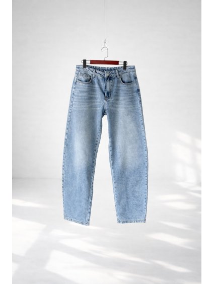 1690B674 BFC9 44AE A924 74CA2764F32B