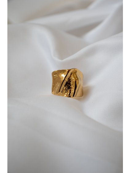 OTEVŘENÝ TEPANÝ PRSTEN gold
