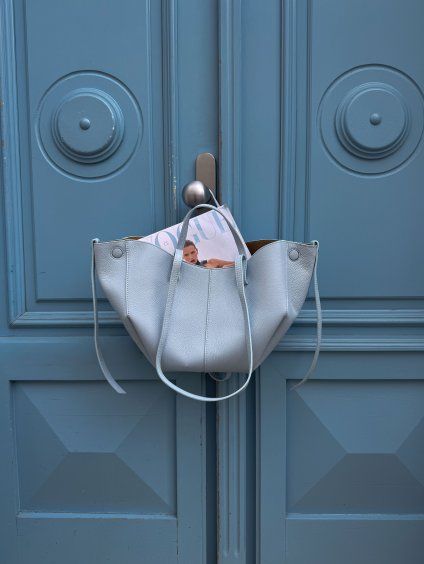 KOŽENÁ SHOPPER BAG MEDIUM pastel blue