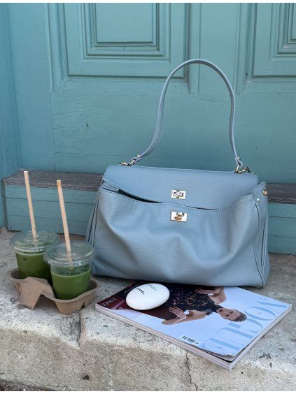 KOŽENÁ KABELKA S KLOPOU pastel blue