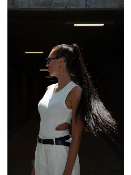 TOP S PRŮSTŘIHEM A PERLIČKAMI white