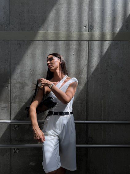 STRETCHOVÝ TOP S PRŮSTŘIHEM NA RAMENI white