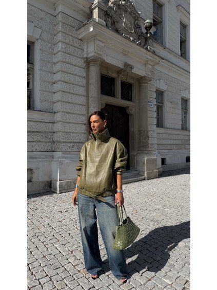 OVERSIZED KOŽENKOVÝ BOMBER SE STOJÁČKEM olive