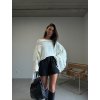 OFF SHOULDERS SVETR S TŘÁSNĚMI