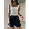 STRETCH CROP TOP S VYCPÁVKAMI white