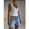 DENIM ŠORTKY S ASYMETRICKÝM ZAPÍNÁNÍM