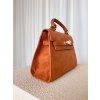 MALÁ SEMIŠOVÁ KABELKA SE ZLATÝM ZÁMKEM camel