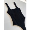 ŽEBROVANÉ BODY S HRANATÝM VÝSTŘIHEM black