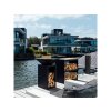 OFYR Classic Storage Black 85 – designové ohniště a gril u moderní vily u vody, s integrovaným úložným prostorem na dřevo, luxusní venkovní grilování.