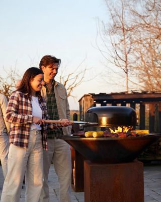 Ste pripravení na upgrade veľkonočných tradícií?🐣🧐 Tento rok si veľkonočnú šunku a ostatné dobroty pripravíme na OFYRe🍖🍳🥩🔥...