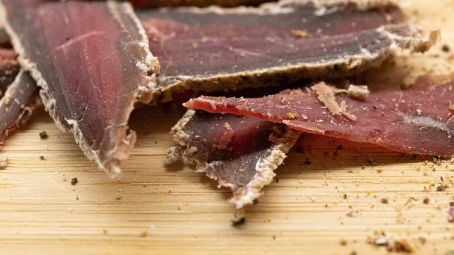 Sušení masa v udírně, troubě, sušičce – krok za krokem