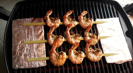 Jak si připravit kryt z alobalu na dřevěné špízy