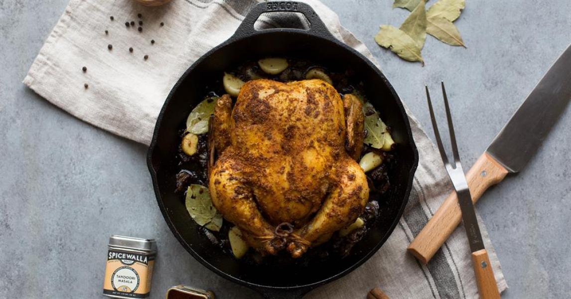 Pečené kuře tandoori v litinovém hrnci