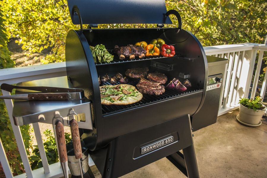 peletový gril Traeger Ironwood 650
