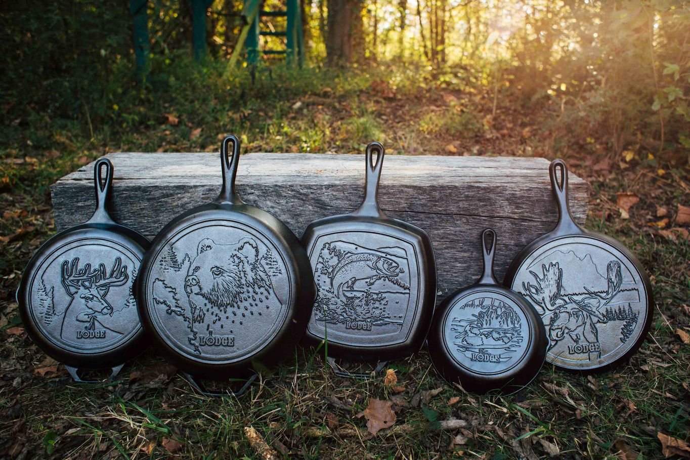 Čtvercová litinová grilovací pánev Lodge 26 cm - Fish