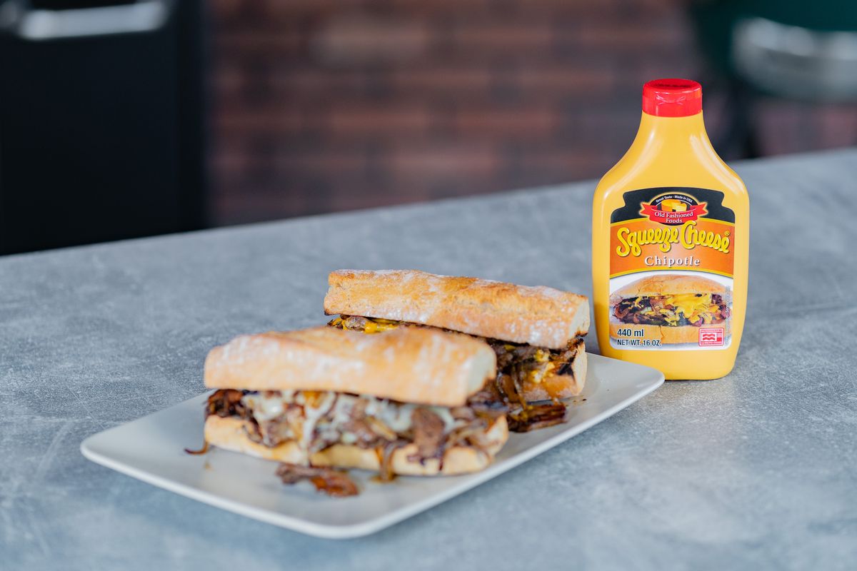 Sýrová omáčka Cheddar Squeeze Cheese