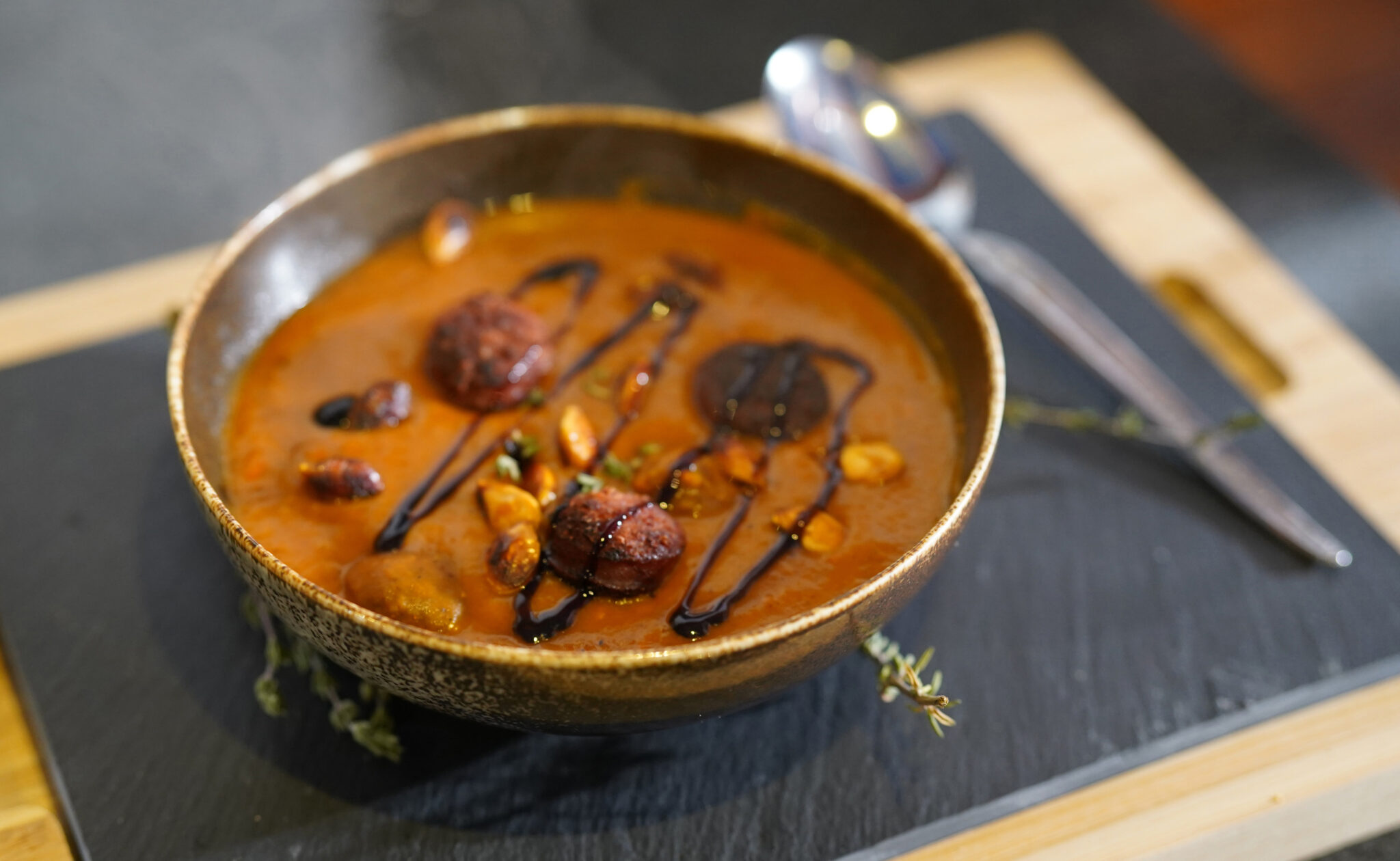 DÝŇOVÁ POLÉVKA S CHORIZO A KARI