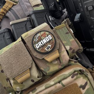 ,,In Love with GR1NDS” ♥️☕️ Chceš taky takový 3D patch⁉️ Tak utíkej na eshop a koukni třeba na novinky 🤙🏻✅ #kava #kafe...