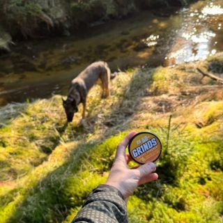 Povedený start do nového dne ☕️🐕🤙🏻 Přejem fajn pátek všem a komu dochází zásoby, hoďte očko na eshop, dorazily zásoby...