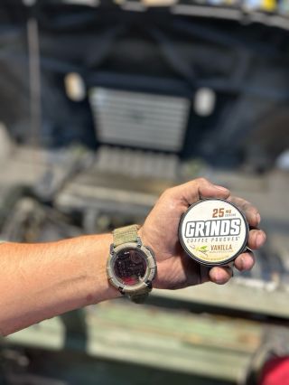 Musíš si tu noční šichtu udělat hezkou … ☕️🤙🏻 Kdo uhodne vozidlo / motor ⁉️😉 #grindscz #nocni #kafe #kava #vanilka