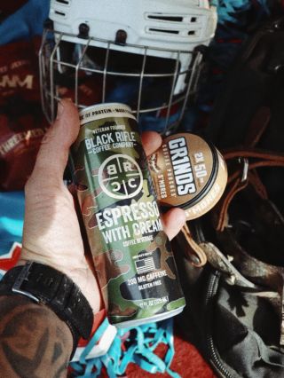 Co si na “bullriding” bereš ty? ☕️🤠🤙🏻 @lukassenty #bullriding #grindscz #kafe #kava #rodeo