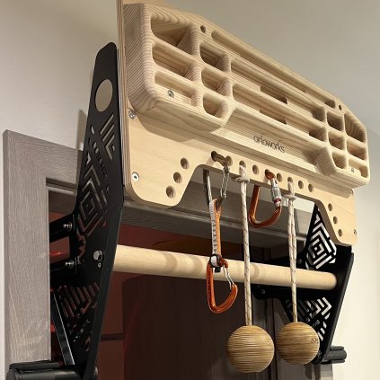 Držák do dveří kovový