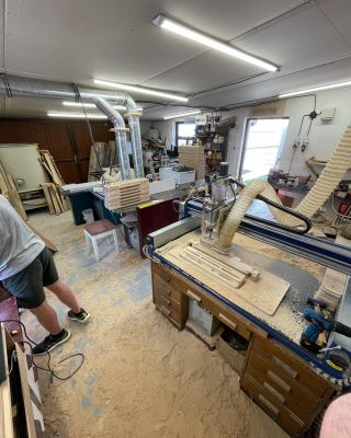 Malá dílna, velký věci 👌🥸 Před úklidem.. 😀 #hangboard #woodworking #czechhands #cncwoodworking