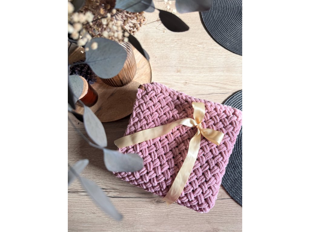 Ručně pletená puffy deka