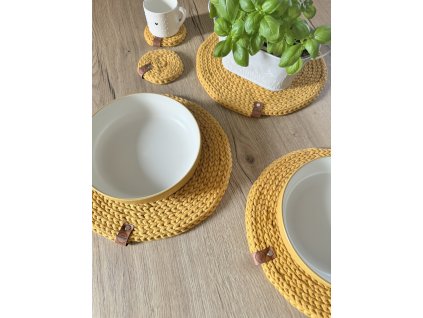 Háčkované prostírání - okrové