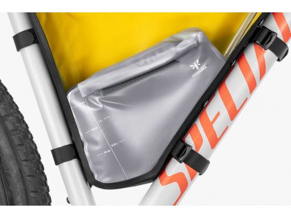 apidura innovation lab frame pack hydration bladder 1.5l on bike 1