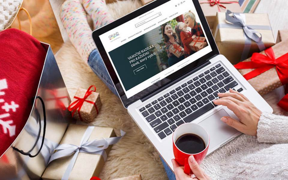 GROSSES WEIHNACHTSGEWINNSPIEL FÜR 3 KOSTENLOSE EINKÄUFE!