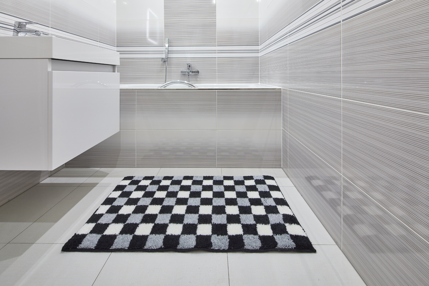 Hoe maakt u de badkamer in het appartementsgebouw comfortabeler?