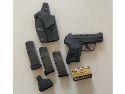 01 Pistole a vybaveni
