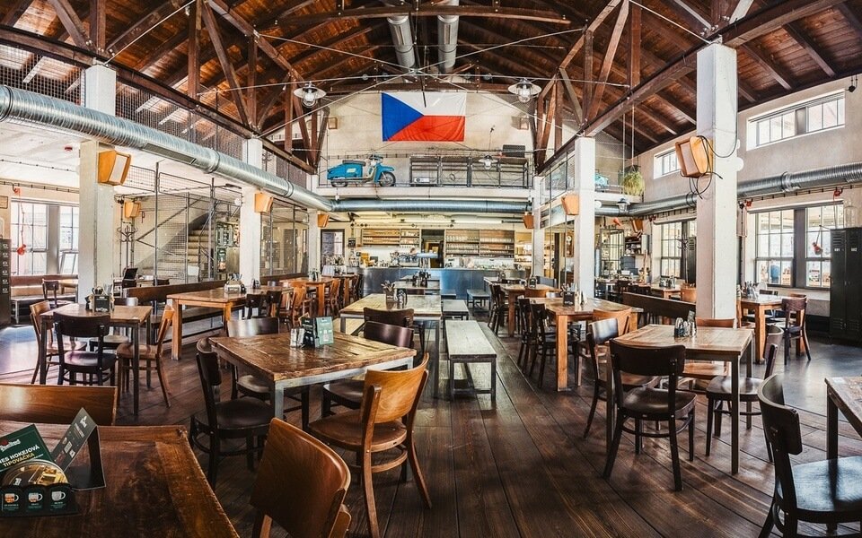 Restaurace DEPO, Český Krumlov – interiér s nábytkem GS Furniture, foto 1