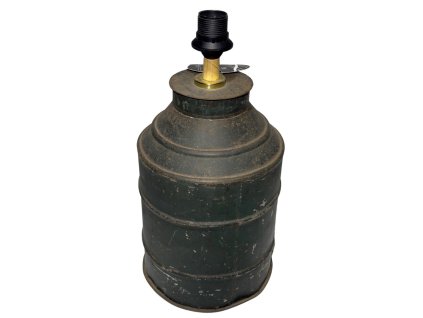 Lampa kov – <table width="386">
<tbody>
<tr>
<td width="386">Lampa s minimalistickým čínským kovovým podstavcem, zdobená pouze patinovaným povrchem pro moderní vzhled.</td>
</tr>
</tbody>
</table> | GS Furniture