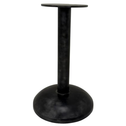 Minimalistický kovový jednonohý podstavec na stůl.