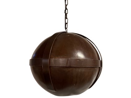 Lustr Thom – <p>Závěsná kovová lampa v industriálním stylu, která přináší do prostoru moderní a sofistikovaný vzhled.</p> | GS Furniture